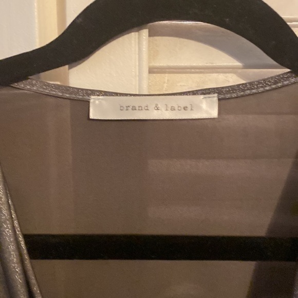 Brand & Label drape blouse - Picture 3 of 8